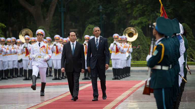 Obama tuyên bố gỡ bỏ lệnh cấm bán vũ khí cho Việt Nam